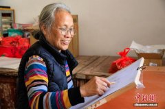 桂北乡村七旬农妇：务农半生获文学奖 成“农村文学奶奶”